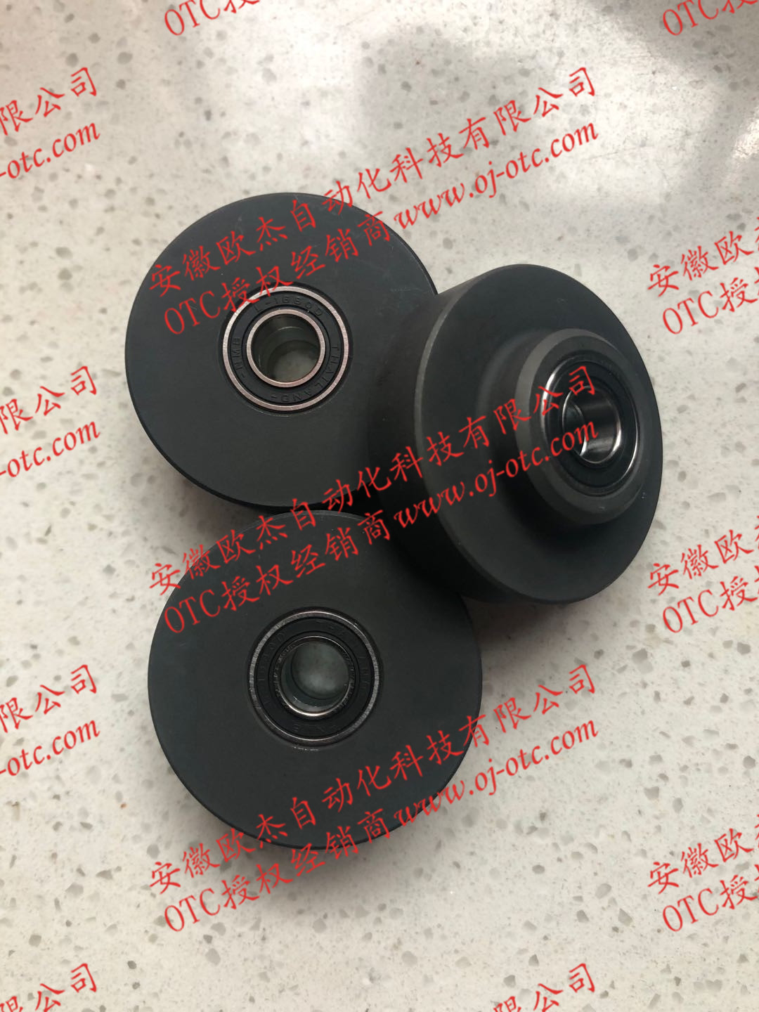 Con lăn đẩy dây OTC K5439C00 - Mặt trước