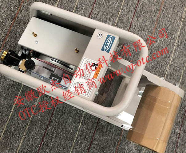 Máy đẩy dây OTC CME-6401 - Bảng điều khiển và màn hình hiển thị