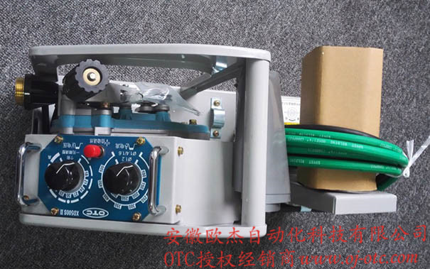 Máy đẩy dây OTC CM8202 - Hộp điều khiển tích hợp