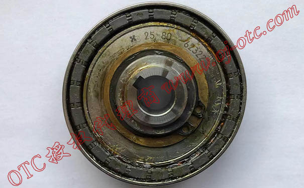 Bộ giảm chấn W-L02114 trên trục 5 robot OTC FD-V20